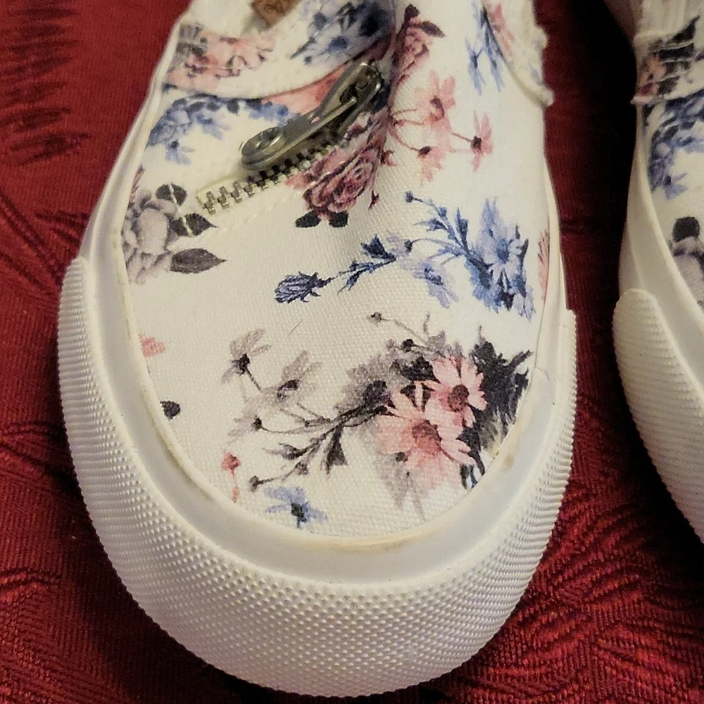 Blowfish distressed floral denim shoes - Picture 2 of 9